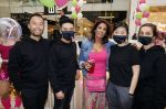 Amstelveen 27 mei 2021
Opening Yoyo tea bar van Rachel Hazes in winkelcentrum Amstelveen.
Andre Hazes zijn vriendinSarah v Soelen en haar ouders zijn ook aanwezig.