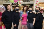 Amstelveen 27 mei 2021
Opening Yoyo tea bar van Rachel Hazes in winkelcentrum Amstelveen.
Andre Hazes zijn vriendinSarah v Soelen en haar ouders zijn ook aanwezig.