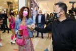 Amstelveen 27 mei 2021
Opening Yoyo tea bar van Rachel Hazes in winkelcentrum Amstelveen.
Andre Hazes zijn vriendinSarah v Soelen en haar ouders zijn ook aanwezig.