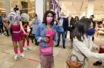Amstelveen 27 mei 2021
Opening Yoyo tea bar van Rachel Hazes in winkelcentrum Amstelveen.
Andre Hazes zijn vriendinSarah v Soelen en haar ouders zijn ook aanwezig.