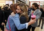 Amstelveen 27 mei 2021
Opening Yoyo tea bar van Rachel Hazes in winkelcentrum Amstelveen.
Andre Hazes zijn vriendinSarah v Soelen en haar ouders zijn ook aanwezig.