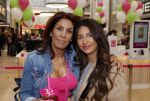 Amstelveen 27 mei 2021
Opening Yoyo tea bar van Rachel Hazes in winkelcentrum Amstelveen.
Andre Hazes zijn vriendinSarah v Soelen en haar ouders zijn ook aanwezig. rachel met een vriendin