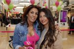 Amstelveen 27 mei 2021
Opening Yoyo tea bar van Rachel Hazes in winkelcentrum Amstelveen.
Andre Hazes zijn vriendinSarah v Soelen en haar ouders zijn ook aanwezig. rachel met een vriendin