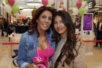 Amstelveen 27 mei 2021
Opening Yoyo tea bar van Rachel Hazes in winkelcentrum Amstelveen.
Andre Hazes zijn vriendinSarah v Soelen en haar ouders zijn ook aanwezig. rachel met een vriendin