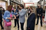 Amstelveen 27 mei 2021
Opening Yoyo tea bar van Rachel Hazes in winkelcentrum Amstelveen.
Andre Hazes zijn vriendinSarah v Soelen en haar ouders zijn ook aanwezig.