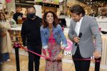 Amstelveen 27 mei 2021
Opening Yoyo tea bar van Rachel Hazes in winkelcentrum Amstelveen.
Andre Hazes zijn vriendinSarah v Soelen en haar ouders zijn ook aanwezig. Wi van YoYo