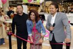 Amstelveen 27 mei 2021
Opening Yoyo tea bar van Rachel Hazes in winkelcentrum Amstelveen.
Andre Hazes zijn vriendinSarah v Soelen en haar ouders zijn ook aanwezig. Wi van YoYo