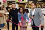 Amstelveen 27 mei 2021
Opening Yoyo tea bar van Rachel Hazes in winkelcentrum Amstelveen.
Andre Hazes zijn vriendinSarah v Soelen en haar ouders zijn ook aanwezig. Wi van YoYo