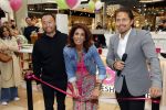 Amstelveen 27 mei 2021
Opening Yoyo tea bar van Rachel Hazes in winkelcentrum Amstelveen.
Andre Hazes zijn vriendinSarah v Soelen en haar ouders zijn ook aanwezig. Wi van YoYo