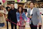 Amstelveen 27 mei 2021
Opening Yoyo tea bar van Rachel Hazes in winkelcentrum Amstelveen.
Andre Hazes zijn vriendinSarah v Soelen en haar ouders zijn ook aanwezig. Wi van YoYo
