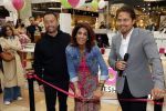 Amstelveen 27 mei 2021
Opening Yoyo tea bar van Rachel Hazes in winkelcentrum Amstelveen.
Andre Hazes zijn vriendinSarah v Soelen en haar ouders zijn ook aanwezig. Wi van YoYo