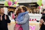 Amstelveen 27 mei 2021
Opening Yoyo tea bar van Rachel Hazes in winkelcentrum Amstelveen.
Andre Hazes zijn vriendinSarah v Soelen en haar ouders zijn ook aanwezig. Wi van YoYo