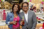Amstelveen 27 mei 2021
Opening Yoyo tea bar van Rachel Hazes in winkelcentrum Amstelveen.
Andre Hazes zijn vriendinSarah v Soelen en haar ouders zijn ook aanwezig.