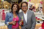 Amstelveen 27 mei 2021
Opening Yoyo tea bar van Rachel Hazes in winkelcentrum Amstelveen.
Andre Hazes zijn vriendinSarah v Soelen en haar ouders zijn ook aanwezig.