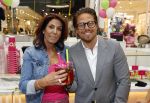 Amstelveen 27 mei 2021
Opening Yoyo tea bar van Rachel Hazes in winkelcentrum Amstelveen.
Andre Hazes zijn vriendinSarah v Soelen en haar ouders zijn ook aanwezig.