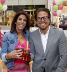 Amstelveen 27 mei 2021
Opening Yoyo tea bar van Rachel Hazes in winkelcentrum Amstelveen.
Andre Hazes zijn vriendinSarah v Soelen en haar ouders zijn ook aanwezig.