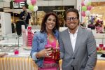 Amstelveen 27 mei 2021
Opening Yoyo tea bar van Rachel Hazes in winkelcentrum Amstelveen.
Andre Hazes zijn vriendinSarah v Soelen en haar ouders zijn ook aanwezig.