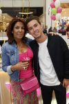 Amstelveen 27 mei 2021
Opening Yoyo tea bar van Rachel Hazes in winkelcentrum Amstelveen.
Andre Hazes zijn vriendinSarah v Soelen en haar ouders zijn ook aanwezig. rachel en Nino Wilkes