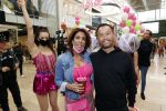 Amstelveen 27 mei 2021
Opening Yoyo tea bar van Rachel Hazes in winkelcentrum Amstelveen.
Andre Hazes zijn vriendinSarah v Soelen en haar ouders zijn ook aanwezig. Wi van yoyo