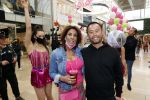 Amstelveen 27 mei 2021
Opening Yoyo tea bar van Rachel Hazes in winkelcentrum Amstelveen.
Andre Hazes zijn vriendinSarah v Soelen en haar ouders zijn ook aanwezig. Wi van yoyo