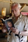 Castricum 7 juni 2021
Boekpresentatie Henny Huisman . Henny krijgt het eerste boek uit handen van Jacques d Ancona. Rein Sluik