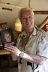 Castricum 7 juni 2021
Boekpresentatie Henny Huisman . Henny krijgt het eerste boek uit handen van Jacques d Ancona. Rein Sluik
