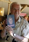 Castricum 7 juni 2021
Boekpresentatie Henny Huisman . Henny krijgt het eerste boek uit handen van Jacques d Ancona. Rein Sluik