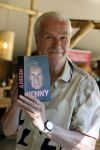 Castricum 7 juni 2021
Boekpresentatie Henny Huisman . Henny krijgt het eerste boek uit handen van Jacques d Ancona. Rein Sluik