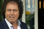 Nijkerk 22 mei 2021
Rene le Blanc overhandigt Johan Vlemmix award voor uitbrengen 175 cd 's