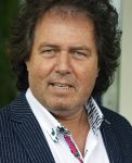 Nijkerk 22 mei 2021
Rene le Blanc overhandigt Johan Vlemmix award voor uitbrengen 175 cd 's