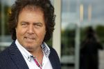 Nijkerk 22 mei 2021
Rene le Blanc overhandigt Johan Vlemmix award voor uitbrengen 175 cd 's