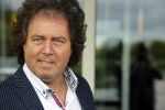Nijkerk 22 mei 2021
Rene le Blanc overhandigt Johan Vlemmix award voor uitbrengen 175 cd 's