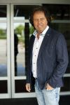 Nijkerk 22 mei 2021
Rene le Blanc overhandigt Johan Vlemmix award voor uitbrengen 175 cd 's