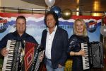 Nijkerk 22 mei 2021
Rene le Blanc overhandigt Johan Vlemmix award voor uitbrengen 175 cd 's