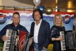 Nijkerk 22 mei 2021
Rene le Blanc overhandigt Johan Vlemmix award voor uitbrengen 175 cd 's
