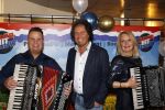Nijkerk 22 mei 2021
Rene le Blanc overhandigt Johan Vlemmix award voor uitbrengen 175 cd 's