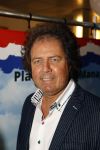 Nijkerk 22 mei 2021
Rene le Blanc overhandigt Johan Vlemmix award voor uitbrengen 175 cd 's