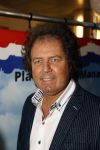 Nijkerk 22 mei 2021
Rene le Blanc overhandigt Johan Vlemmix award voor uitbrengen 175 cd 's