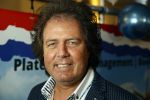 Nijkerk 22 mei 2021
Rene le Blanc overhandigt Johan Vlemmix award voor uitbrengen 175 cd 's