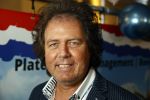 Nijkerk 22 mei 2021
Rene le Blanc overhandigt Johan Vlemmix award voor uitbrengen 175 cd 's