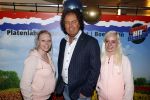 Nijkerk 22 mei 2021
Rene le Blanc overhandigt Johan Vlemmix award voor uitbrengen 175 cd 's