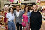 Amstelveen 27 mei 2021
Opening Yoyo tea bar van Rachel Hazes in winkelcentrum Amstelveen.
Andre Hazes zijn vriendinSarah v Soelen en haar ouders zijn ook aanwezig. Rossana Kluivert