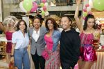 Amstelveen 27 mei 2021
Opening Yoyo tea bar van Rachel Hazes in winkelcentrum Amstelveen.
Andre Hazes zijn vriendinSarah v Soelen en haar ouders zijn ook aanwezig. Rossana Kluivert