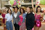 Amstelveen 27 mei 2021
Opening Yoyo tea bar van Rachel Hazes in winkelcentrum Amstelveen.
Andre Hazes zijn vriendinSarah v Soelen en haar ouders zijn ook aanwezig. Rossana Kluivert