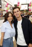 Amstelveen 27 mei 2021
Opening Yoyo tea bar van Rachel Hazes in winkelcentrum Amstelveen.
Andre Hazes zijn vriendinSarah v Soelen en haar ouders zijn ook aanwezig. Rossana Kluivert en haar zoon Nino Wilkes