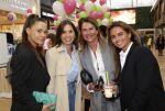 Amstelveen 27 mei 2021
Opening Yoyo tea bar van Rachel Hazes in winkelcentrum Amstelveen.
Andre Hazes zijn vriendinSarah v Soelen en haar ouders zijn ook aanwezig. Sarah v Soelen  met haar moeder  Esther Scipio en Rosanna Kluivert