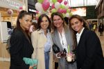 Amstelveen 27 mei 2021
Opening Yoyo tea bar van Rachel Hazes in winkelcentrum Amstelveen.
Andre Hazes zijn vriendinSarah v Soelen en haar ouders zijn ook aanwezig. Sarah v Soelen  met haar moeder  Esther Scipio en Rosanna Kluivert