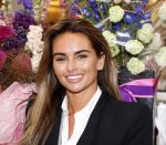 Amstelveen 27 mei 2021
Opening Yoyo tea bar van Rachel Hazes in winkelcentrum Amstelveen.
Andre Hazes zijn vriendinSarah v Soelen en haar ouders zijn ook aanwezig.