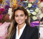 Amstelveen 27 mei 2021
Opening Yoyo tea bar van Rachel Hazes in winkelcentrum Amstelveen.
Andre Hazes zijn vriendinSarah v Soelen en haar ouders zijn ook aanwezig.