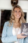 Amsterdam 26 mei 2021
Susan Smit met haar nieuwe roman de heks van Limbricht.